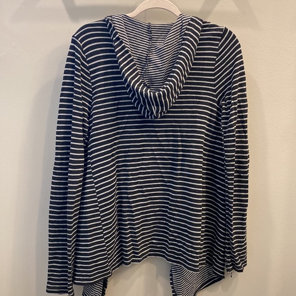 Women’s Size Medium Striped Cardigan - Picture 4 of 6